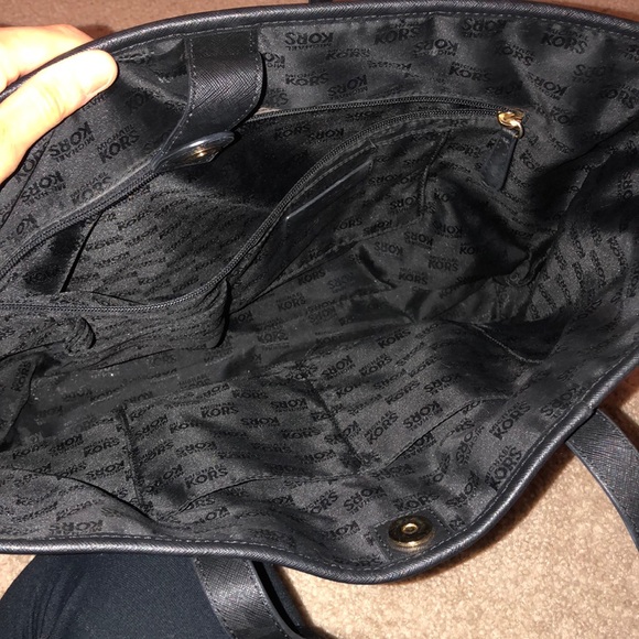 Michael Kors purse - Picture 3 of 4